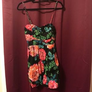 Sleeveless floral short dress XL